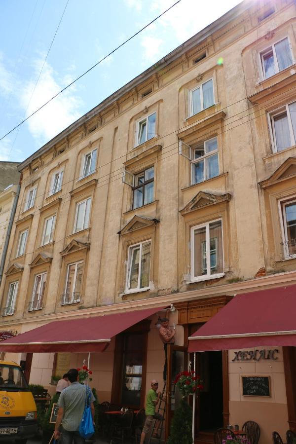 Акуратні апартаменти в центрі Львова Экстерьер фото